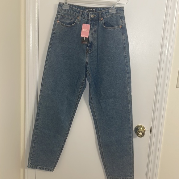 New With Tags PRETTYLITTLETHING L30 Mid Blue Wash Mom Jeans Size 6 - Picture 5 of 11
